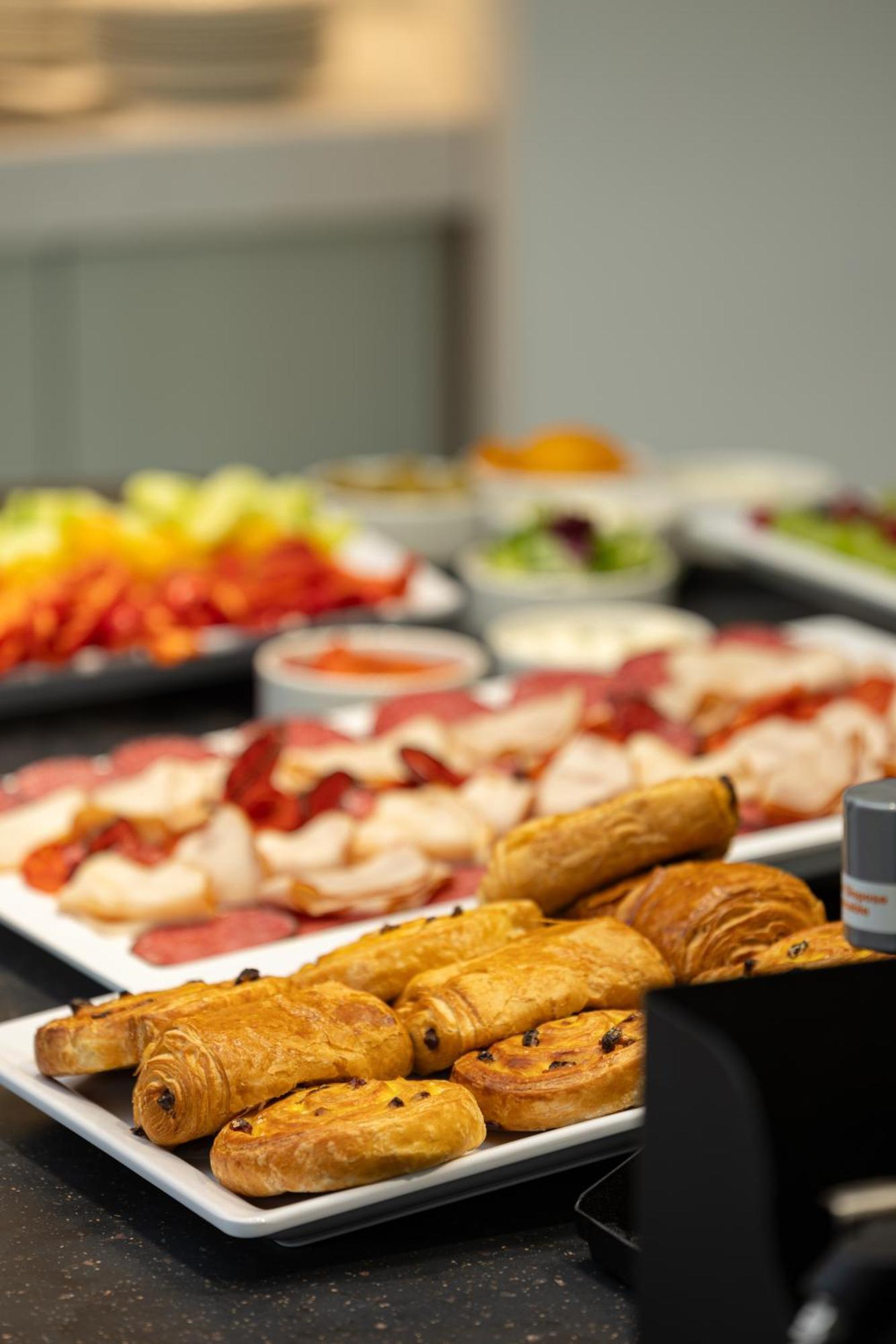 Hampton By Hilton Târgu-Mureş Buitenkant foto