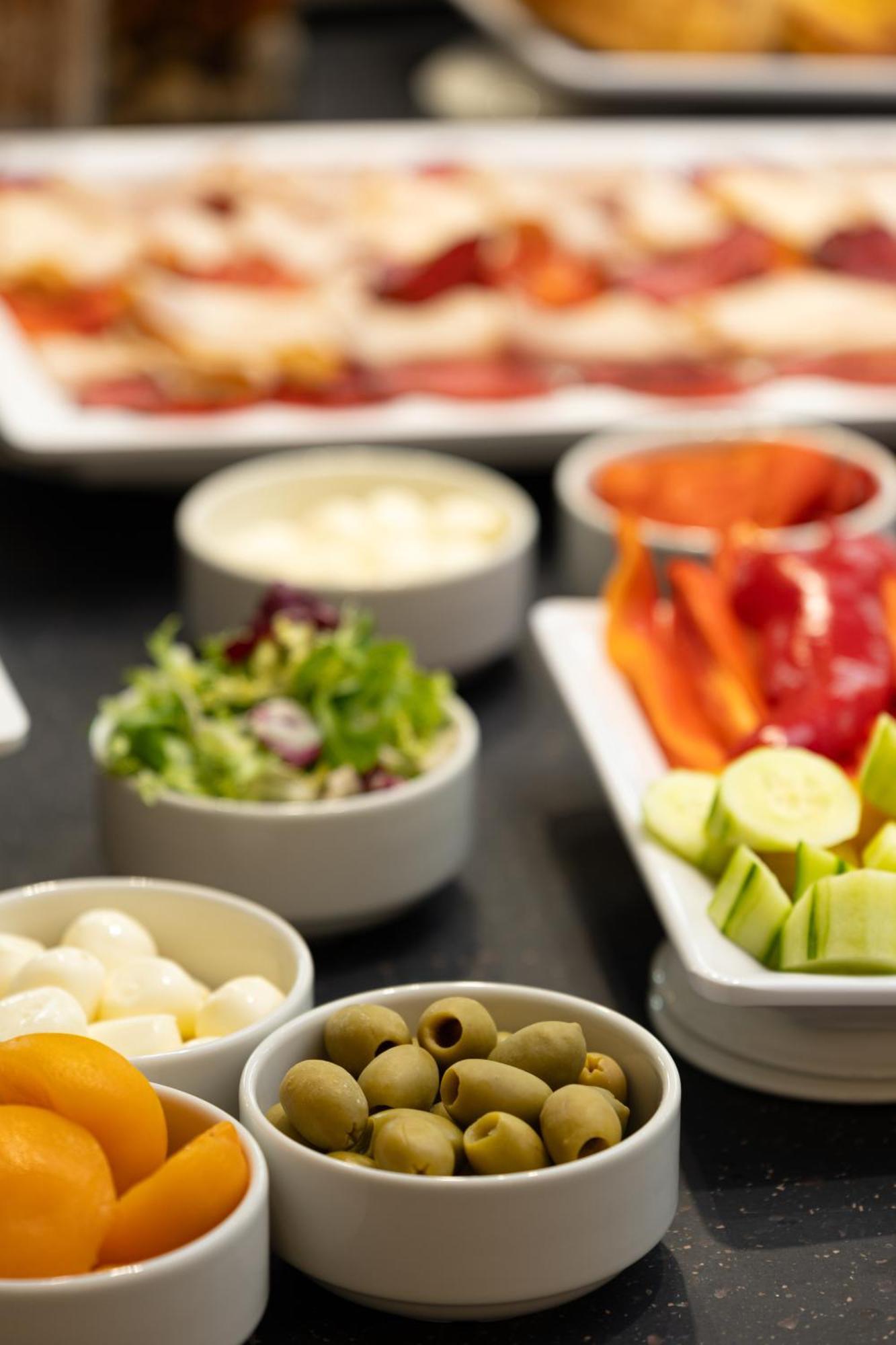 Hampton By Hilton Târgu-Mureş Buitenkant foto
